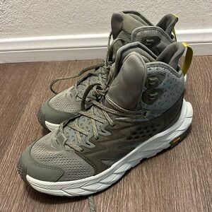 Men’s Hoka Anacapa Breeze Mid. Brand new no box. Size 9. Excellent hiking boots